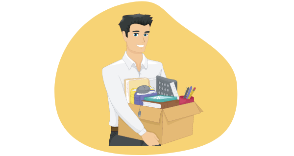 Imagem de um homem carregando materiais de escritório em uma caixa.